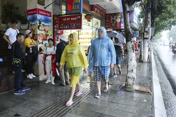 Duong pho Nha Trang vang ve truoc gio bao so 6 do bo