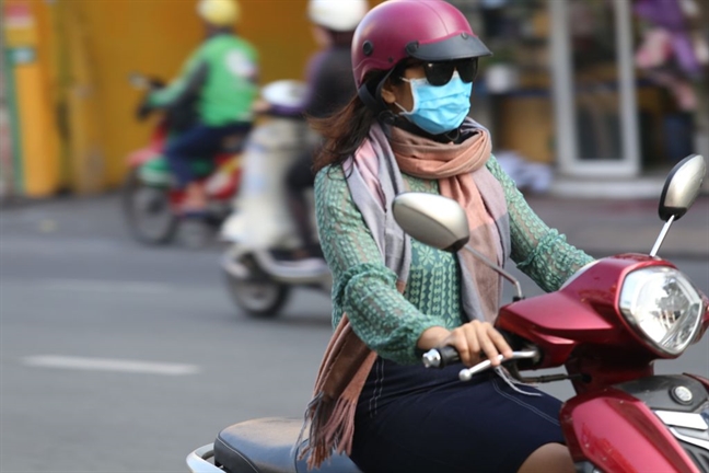 Sai Gon nang len nhung lanh vao sang som, nguoi dan thich thu dien ao am ra duong