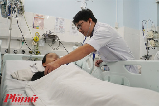 Ba bệnh viện hợp sức cứu bé gái, kịch tính như phim hành động