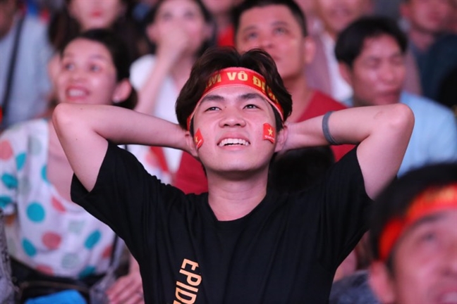 Viet Nam thang UAE 1-0 len dinh bang G