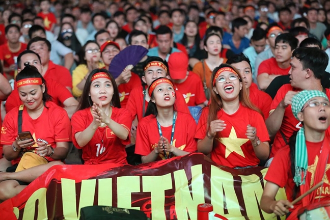 Viet Nam thang UAE 1-0 len dinh bang G