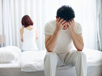 Bệnh tật ghé thăm, chuyện ấy làm sao?