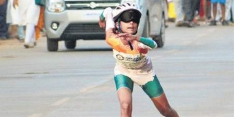 Nữ sinh Ấn Độ lập kỷ lục thế giới mới về trượt patin bịt mắt