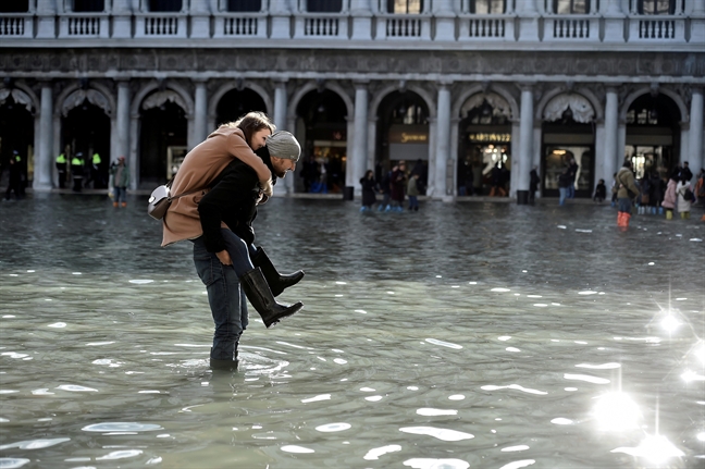 Chay rung o Uc, Venice ngap lut