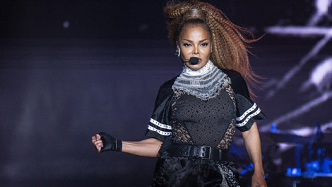 Nghi Janet Jackson hát nhép, khán giả phẫn nộ bỏ về