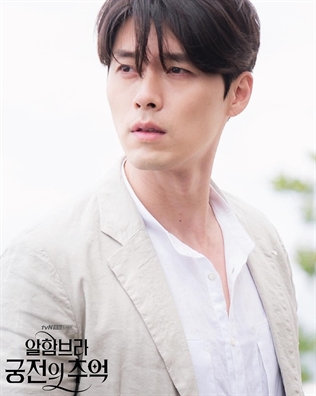 Nhan sác của 'Hoang tu man anh' Hyun Bin o tuoi 37