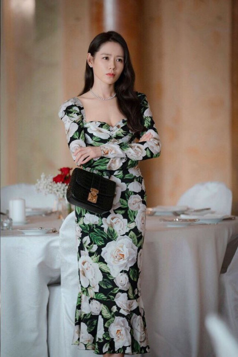 'Chị đẹp' Son Ye Jin gây sốt với tạo hình mới