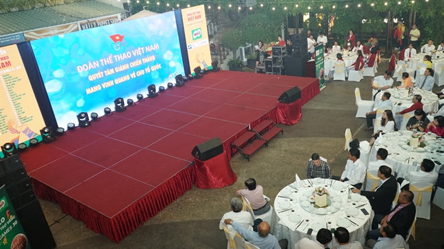 Doan the thao Viet Nam tham du SEA Games tung bung ngay hop mat