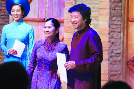 Trung Quốc đã chớp 'sơ hở' của chúng ta để triển khai 'xâm lăng văn hóa' qua chiếc áo dài