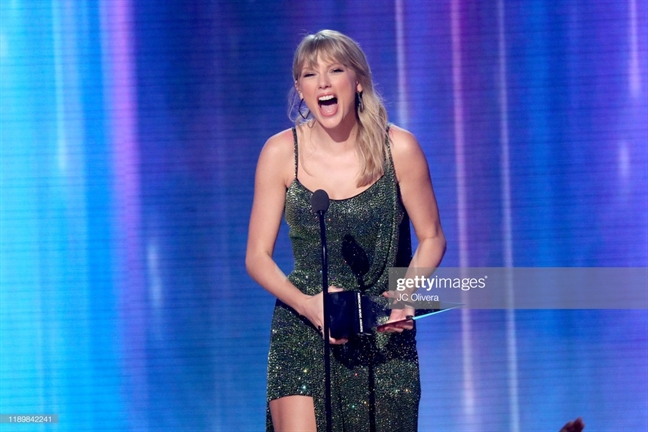 Taylor Swift xo do ky luc cua Michael Jackson tai 'American Music Awards'