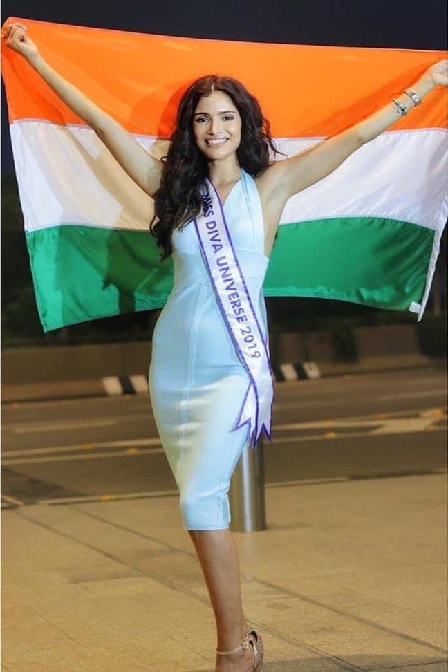 Thoi trang san bay sanh dieu cac dai dien tham du 'Miss Universe 2019'