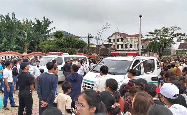 Dan lang bo viec, cung don thi hai cac nan nhan tu vong o Anh tro ve