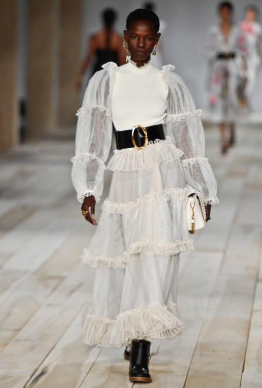 Chiếc váy xếp tầng dẫn đầu xu hướng 2020