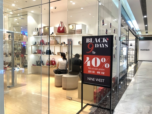 Cua hang, trung tam mua sam diu hiu truoc ngay Black Friday