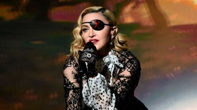 Madonna huy show khan cap theo yeu cau cua bac si