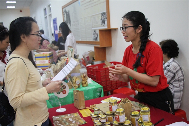 Can canh 'cho phien' dac biet cua nhung chi em kinh doanh sieu nho