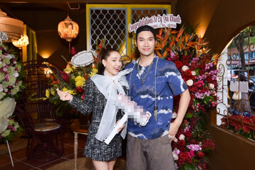 Nhã Phương ‘trốn’ chồng con đi chơi với hội bạn