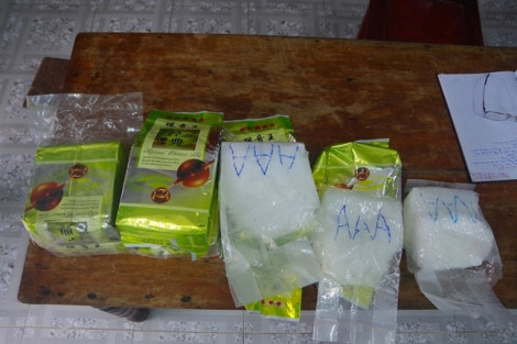 Lại phát hiện các gói hàng, nghi ma túy đá, trôi dạt trên biển Thừa Thiên - Huế