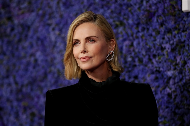 Charlize Theron: 'Toi khong ngu voi Harvey Weinstein de co vai dien'