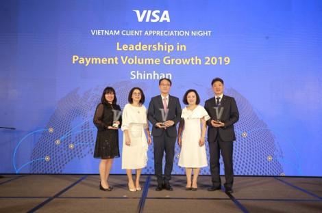 Ngân hàng Shinhan vinh dự đón nhận liên tiếp ba giải thưởng danh giá từ Visa trong năm 2019