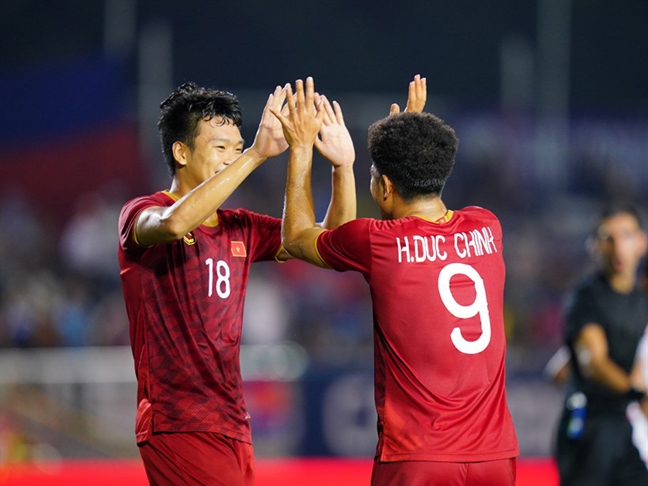 Viet Nam 4-0 Campuchia: Van Toan tu choi ban thang danh du cho Campuchia