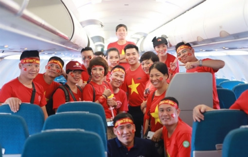 Người hâm mộ ùn ùn qua Phlippines cổ vũ tuyển Việt Nam, các hãng bay liên tục tăng chuyến