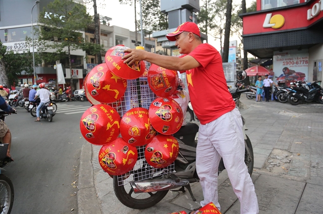 Nguoi ham mo ca nuoc nhon nhip xuong duong co vu tuyen Viet Nam 