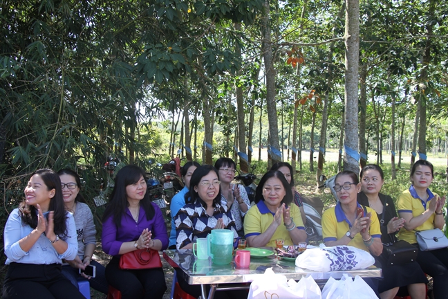 Trao mai am niem tin cho phu nu ngheo Tay Ninh