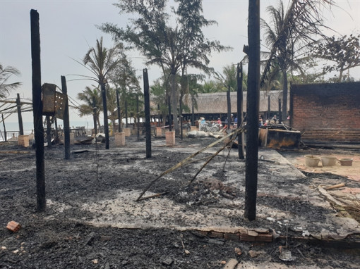 4 nhà hàng ven biển Hội An bị lửa thiêu rụi, thiệt hại hàng tỷ đồng