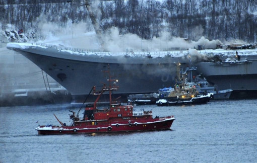 Tàu sân bay của Nga bốc cháy khiến 10 người bị thương