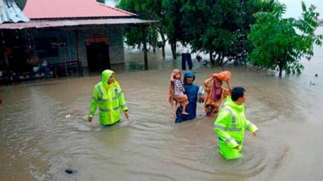 Gần 4.000 người dân Malaysia di tản vì mưa lũ, động đất 6,8 độ richter tấn công miền nam Philippines
