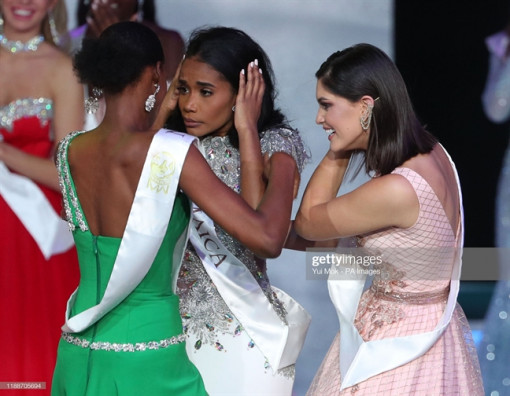 Mỹ nhân Jamaica hoảng hốt khi được gọi tên chiến thắng 'Hoa hậu Thế giới 2019'
