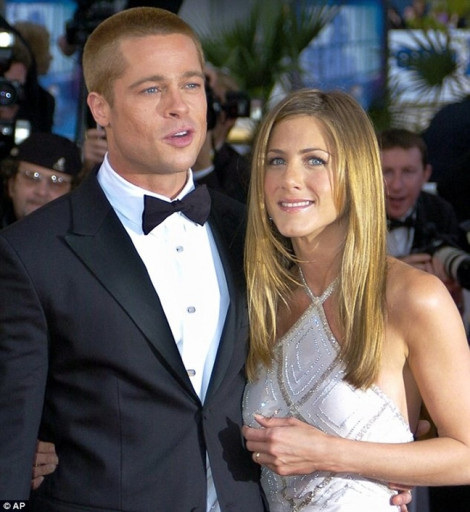 Brad Pitt dự tiệc Giáng sinh của vợ cũ Jennifer Aniston