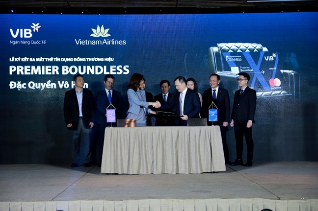 VIB va Vietnam Airlines hop tac ra mat dong the bay dac quyen Premier Boundless