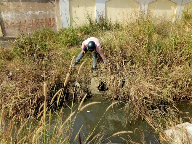 Da xac dinh duoc thu pham bien muong nuoc sang mau xanh co mui nhu thuoc tru sau