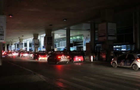 Sân bay Tân Sơn Nhất bất ngờ mất điện lúc rạng sáng