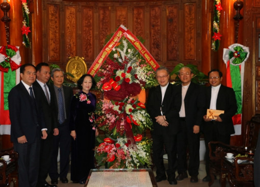 Trưởng Ban Dân vận Trung ương Trương Thị  Mai chức mừng Giáng sinh tại Huế