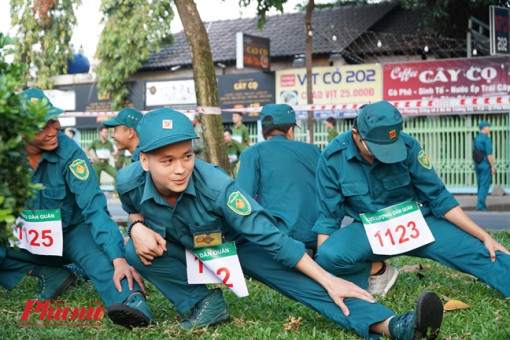 Hàng ngàn người tham gia chạy việt dã kêu gọi giữ gìn biển đảo quê hương