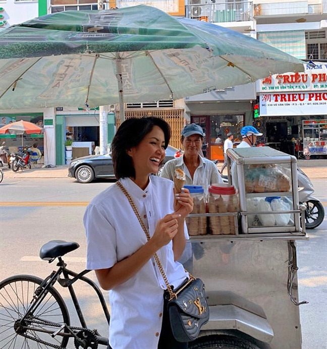 Sao dep tuan nay: H’Hen Nie, Toc Tien xuong pho cung hang hieu