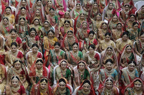 271 cô dâu không cha cùng tổ chức lễ cưới tập thể tại Ấn Độ