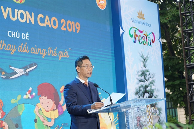 Vietnam Airlines to chuc le trao giai va trien lam tranh cuoc thi 'Sai canh vuon cao - nam 2019'