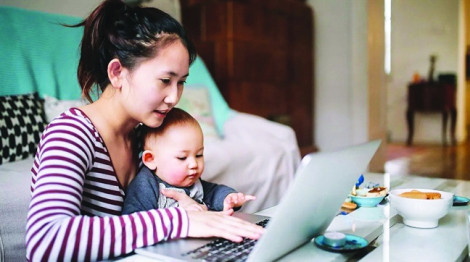 Làm mẹ thời internet: Cảnh giác với 'chuyên gia'  mạng xã hội