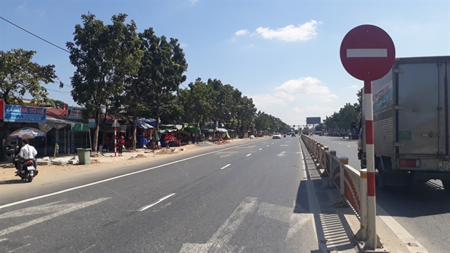 Khu cho la lung, tieu thuong phai bo lan loc de vao buon ban