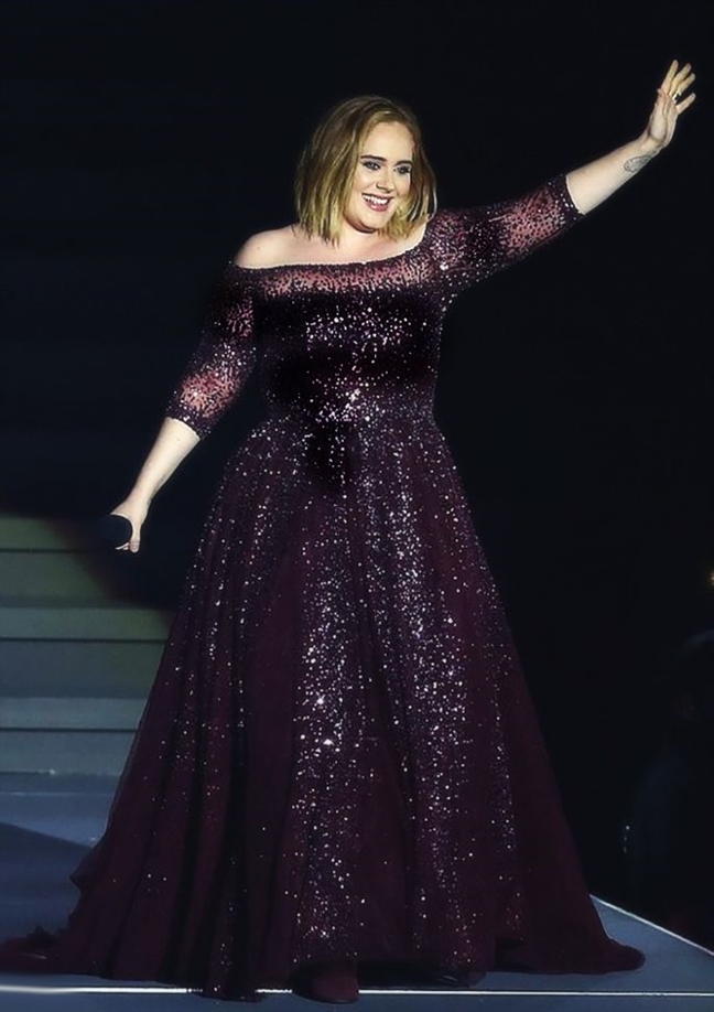 Adele giam can dang kinh ngac sau ly hon: Ai roi cung se om!