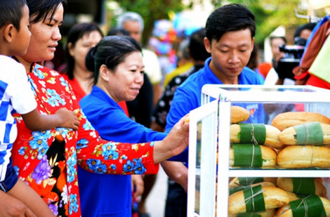 'Bánh mì xanh' độc nhất vô nhị ở Sóc Trăng