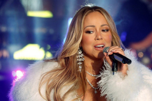 Mariah Carey bị kiện
