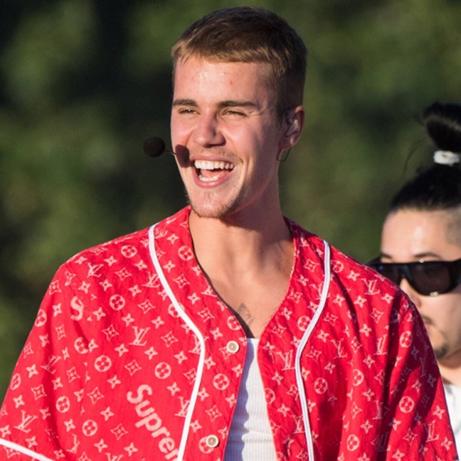 Justin Bieber 'tro lai' nam 2020