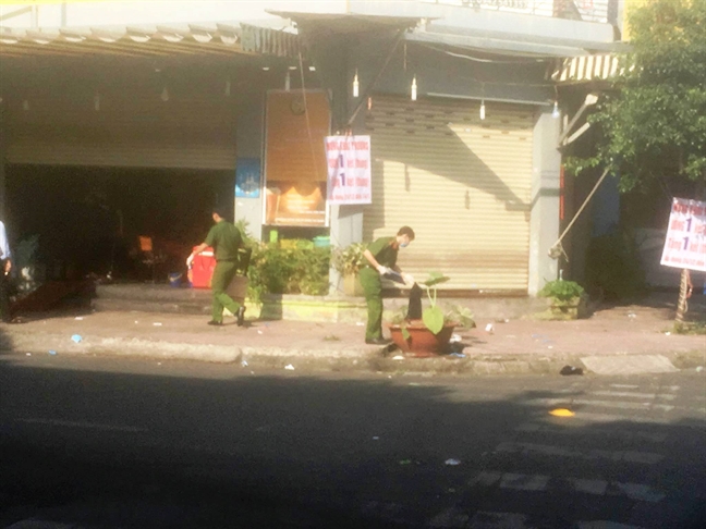 An mang trong cuoc nhau dem Noel