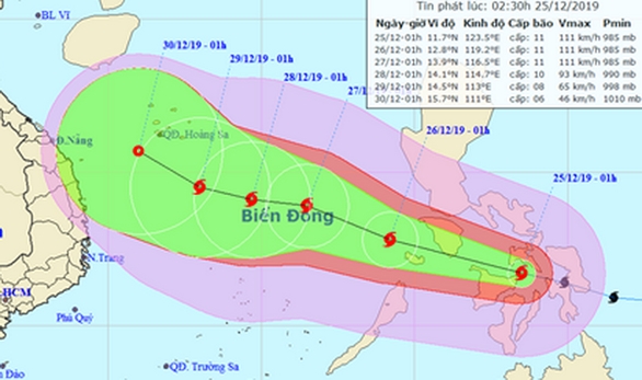 Bao Phanfone ap vao Philippines ngay dem Giang sinh khien nhieu nguoi phai roi nha cua