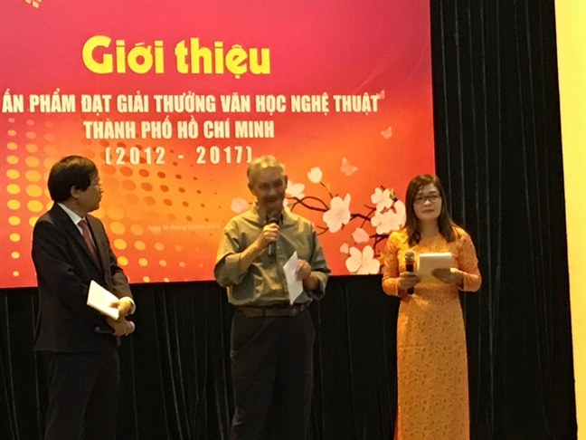 Nha van Van Le: 'Viet ve nguoi linh, ve nhan dan la viet ve pham hanh va long trac an'